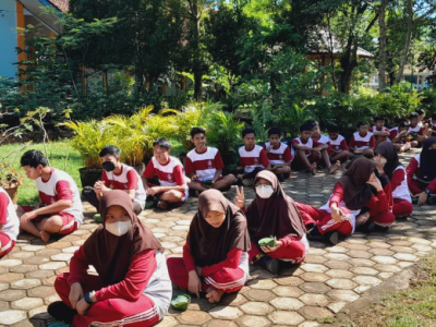 PANEN RAYA SAWAH EDUKASI SMP N 2 BANYUMAS