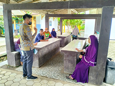 Penjelasan Makanan Sehat ke Pedagang Kantin 