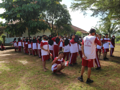PANEN RAYA SAWAH EDUKASI SMP N 2 BANYUMAS