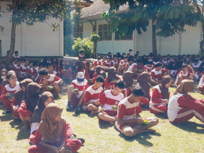 PANEN RAYA SAWAH EDUKASI SMP N 2 BANYUMAS