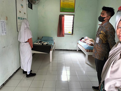Peninjauan sarana sekolah oleh Petugas Kesehatan