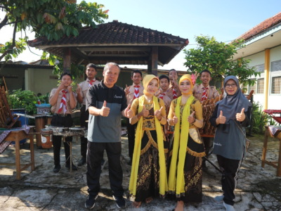PANEN RAYA SAWAH EDUKASI SMP N 2 BANYUMAS