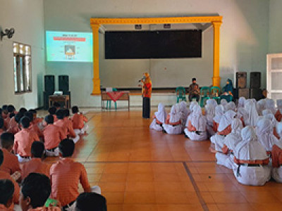 Penyuluhan Makanan Sehat ke siswa